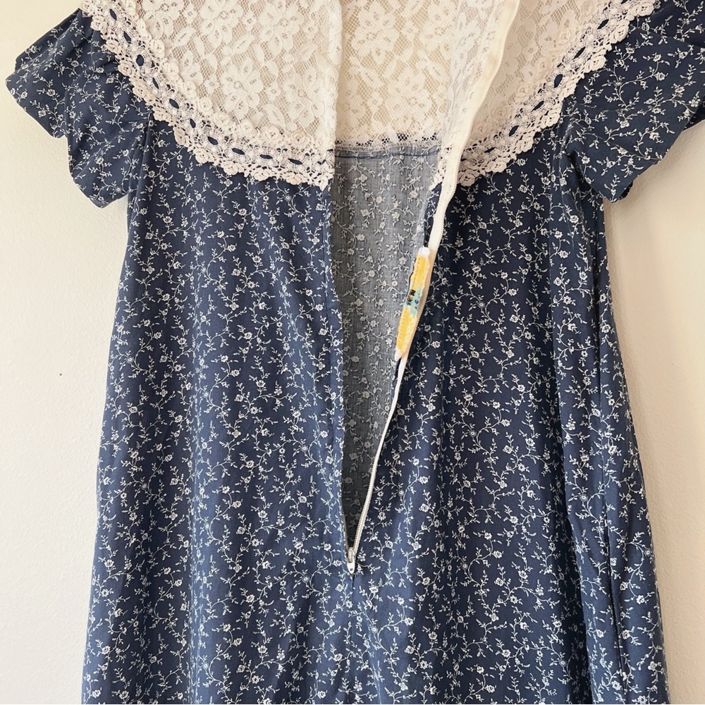 Vintage 70’s Princess Kaiulani hippie prairie calico navy blue lace maxi dress - Picture 8 of 9